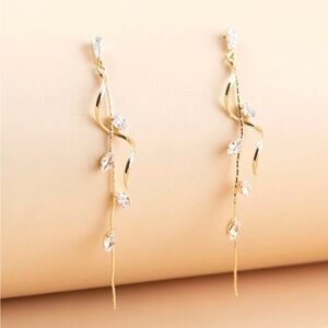 BRAND NEW 🍃18K Gold Plated High-End Elegant Vine& Leaf Design Long earrings